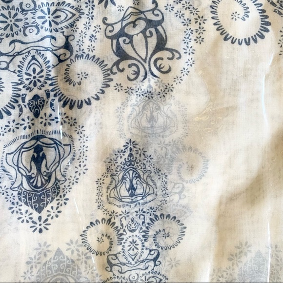 🌸New🌸 Women’s Lightweight Scarves 4 Colors Available 31”W x 59”L - Picture 4 of 13